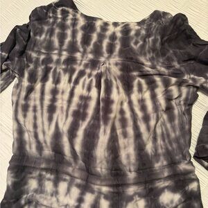 cloth & stone Women’s Tie-Dye Scoop Neck Top in Charcoal and Cream
